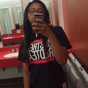 Meet your Posher, Mia